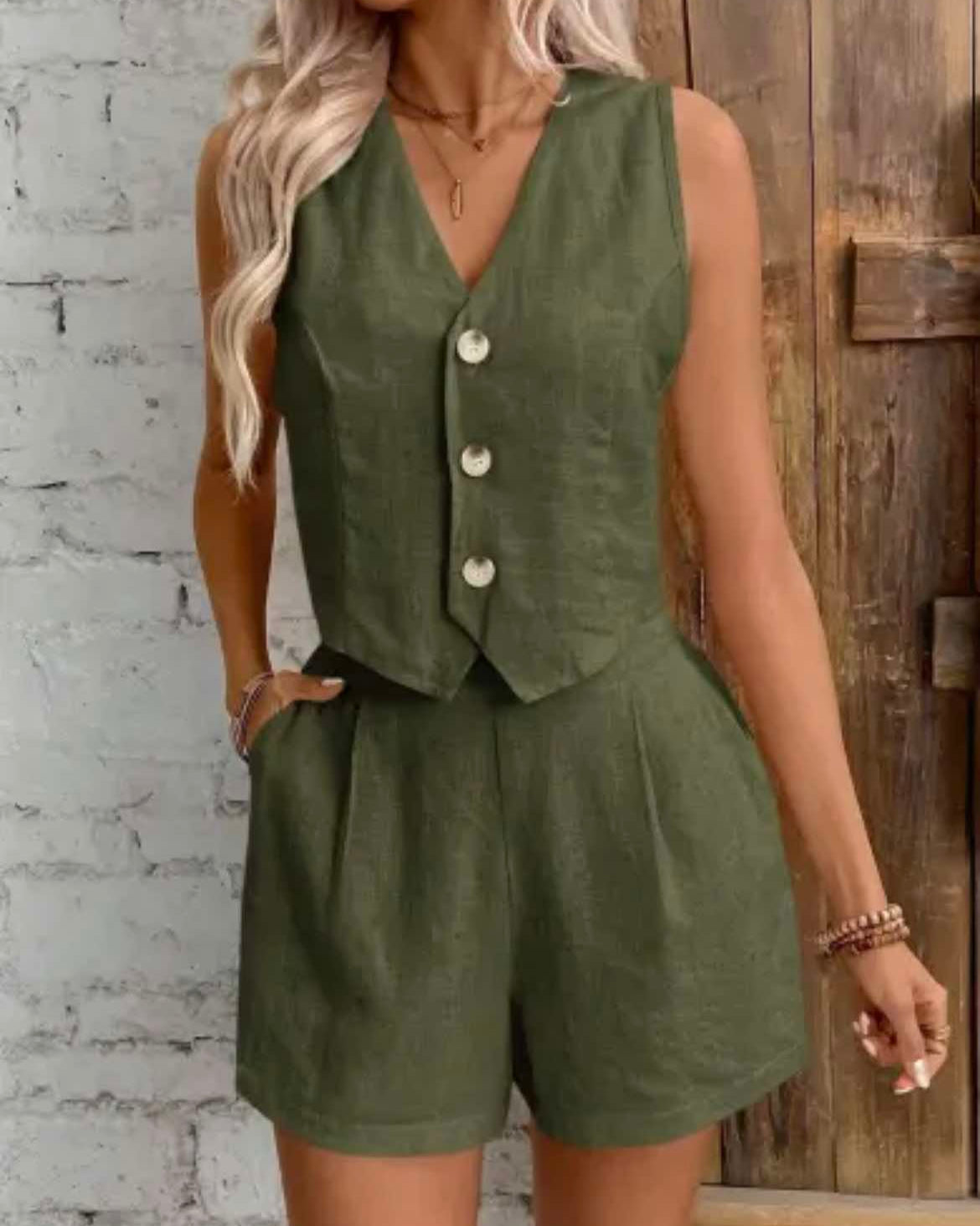 Ensemble Décontracté Chic - Gilet à Boutons et Short en Lin