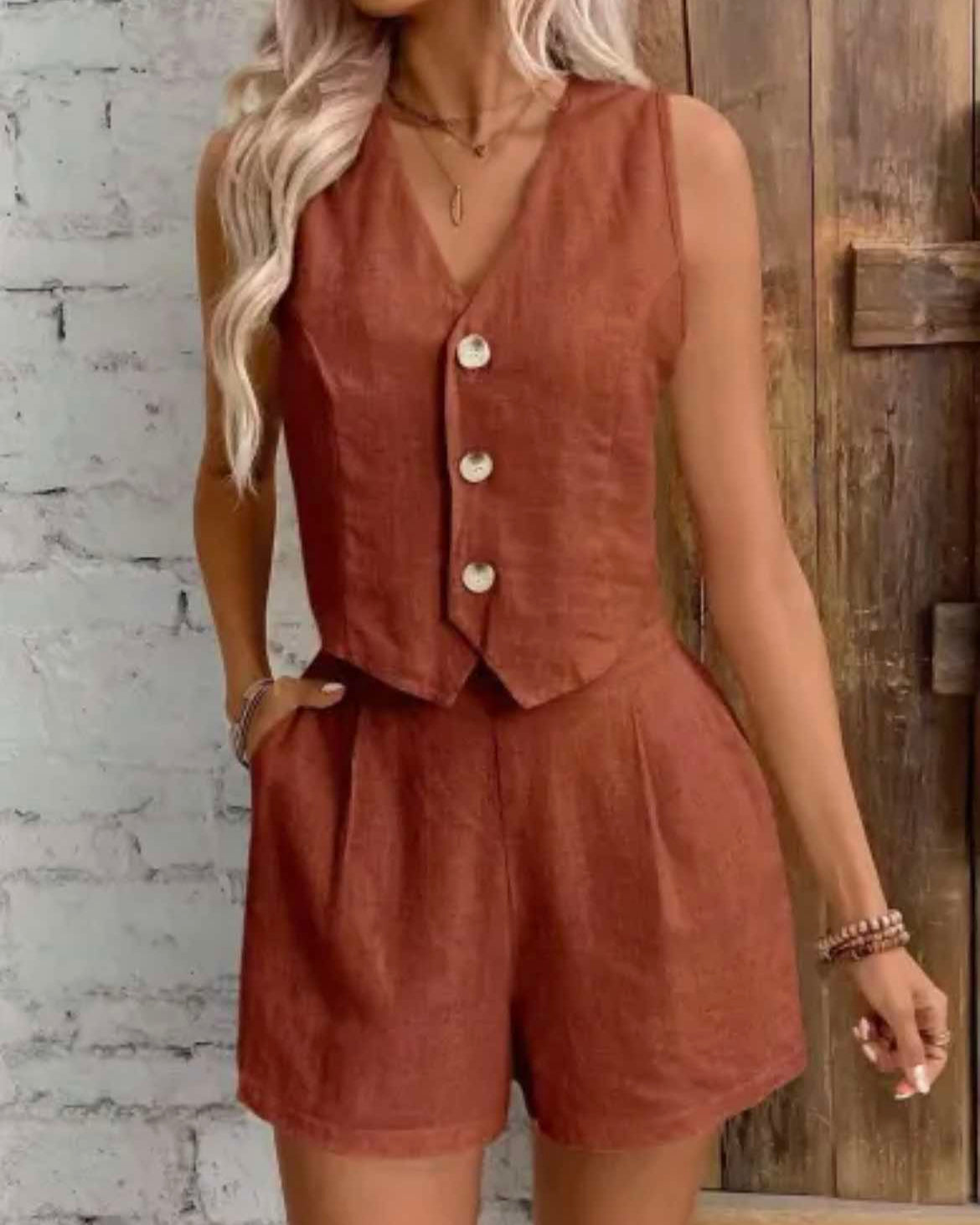 Ensemble Décontracté Chic - Gilet à Boutons et Short en Lin